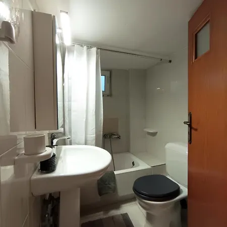 דירה Cozy Seaside In *